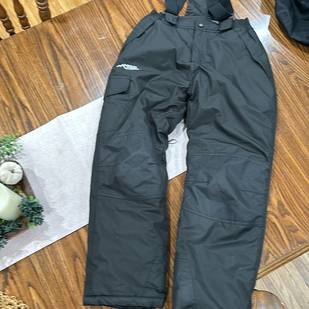 Minus Zero kids size 10/12 insulated snow pants